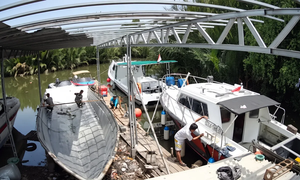 FRP hull under construction at Marunda