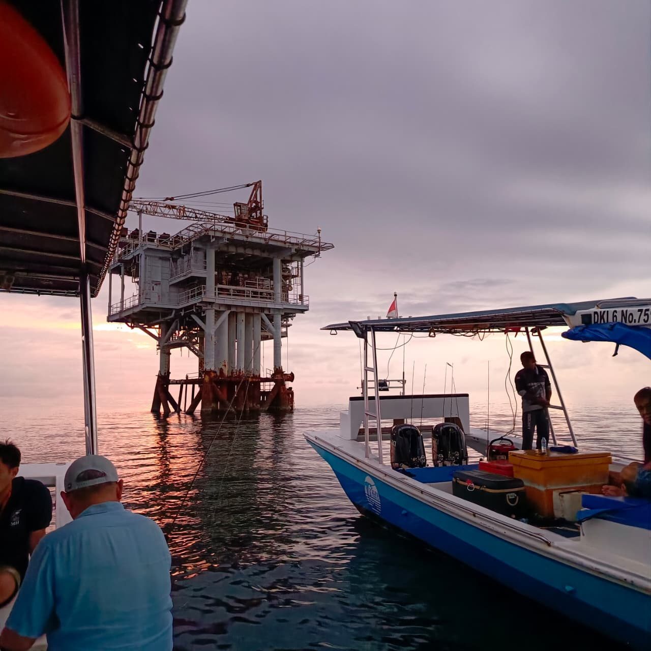 Crew transfer toward an offshore platform